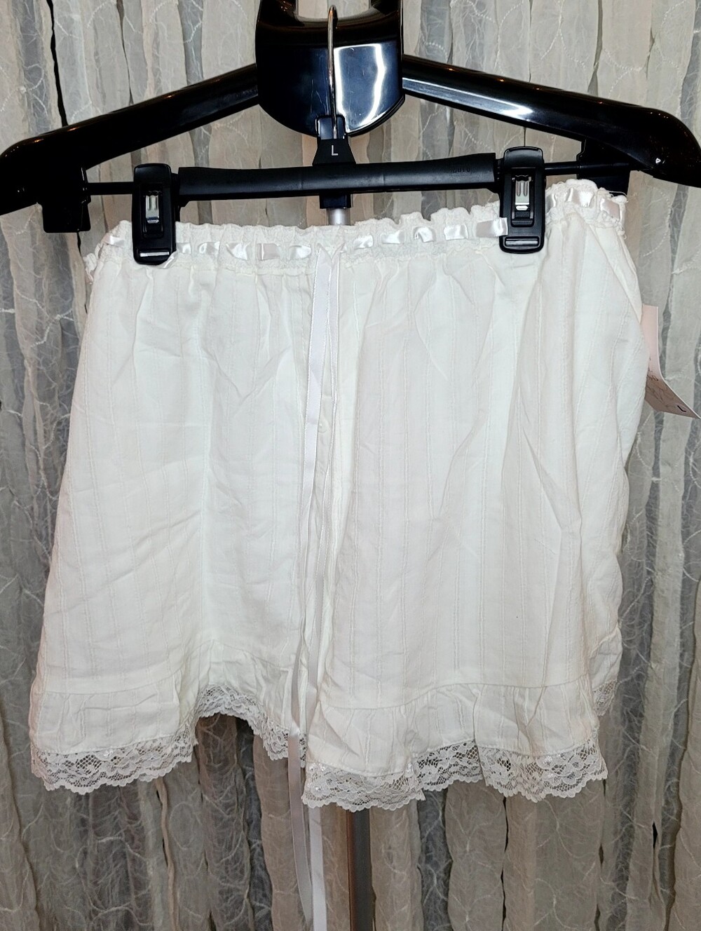 Neutral Ground White Coquette Lace Ruffle Ribbon Lined Shorts L